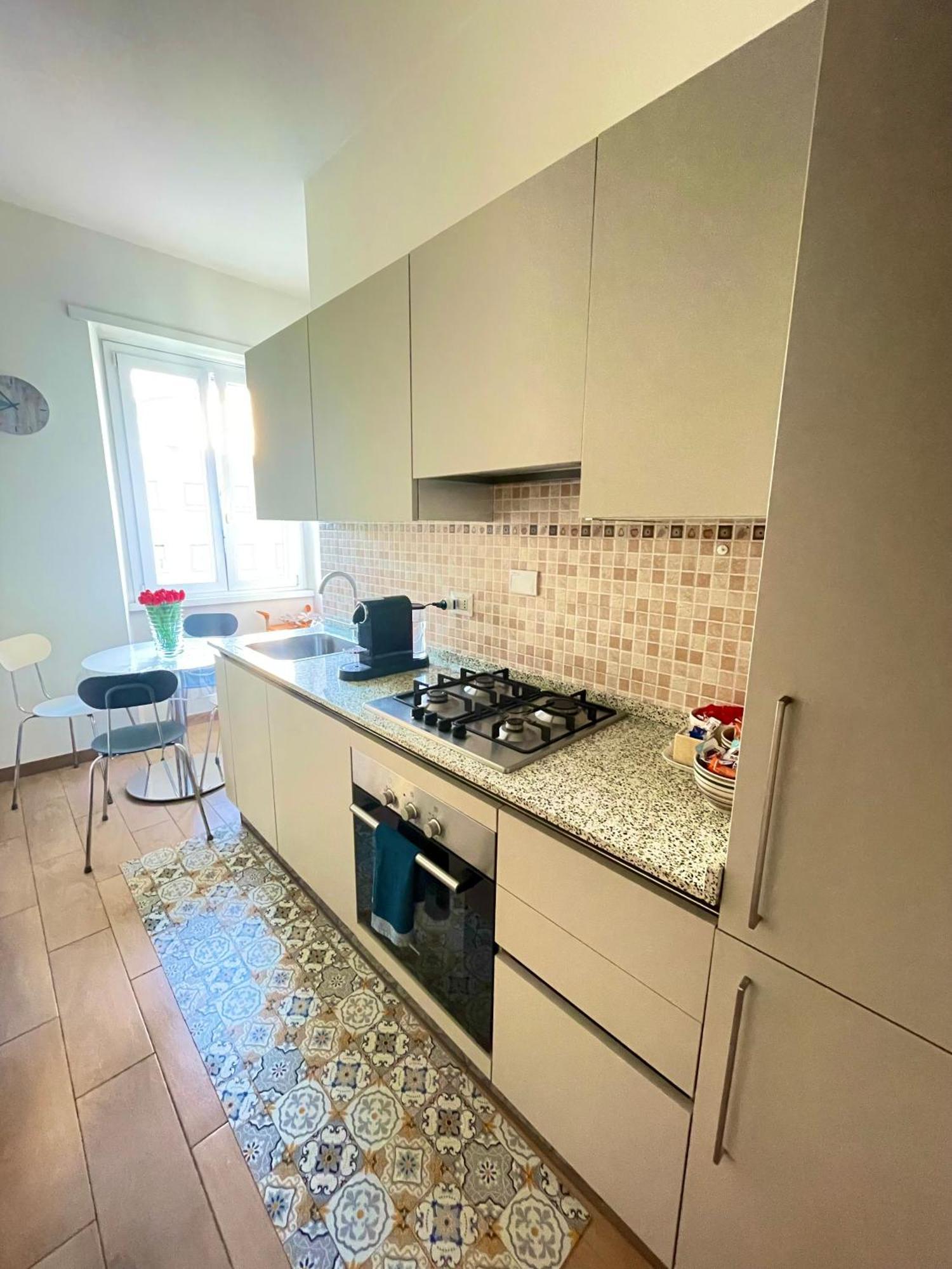Lucens Domus Appartamento Roma Quartiere Trieste - Vicino Metro B1 - Экстерьер фото